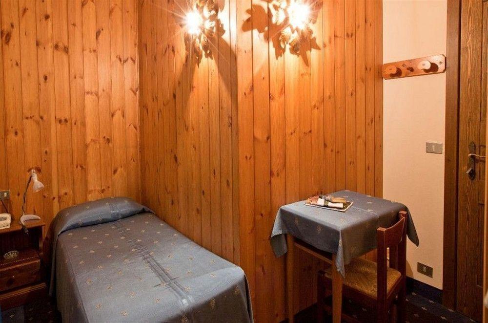 Hotel Cristallo Courmayeur Exterior photo