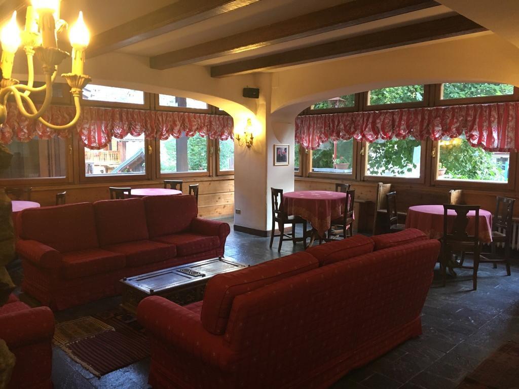 Hotel Cristallo Courmayeur Exterior photo