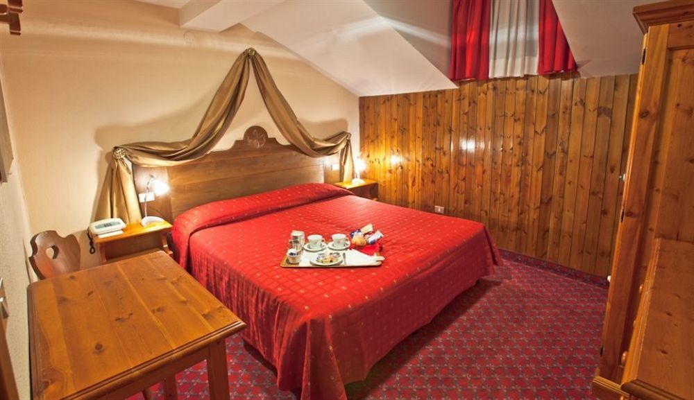 Hotel Cristallo Courmayeur Exterior photo